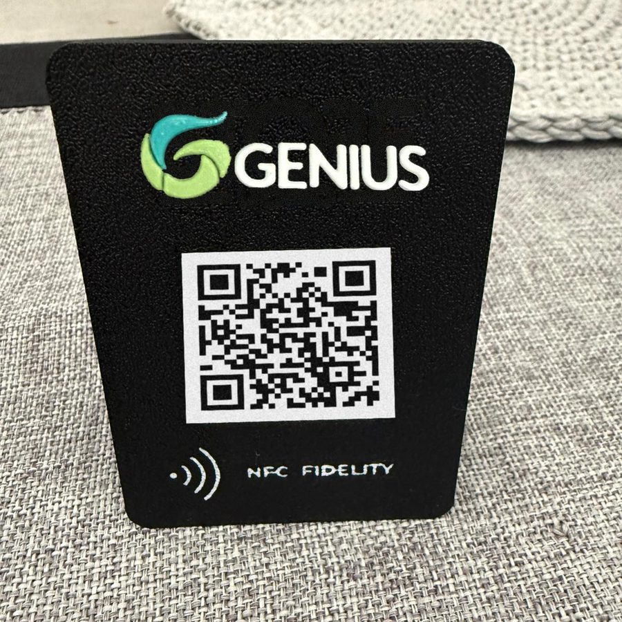 Lettore NFC da banco Genius con QR code per scaricare l'app del negozio