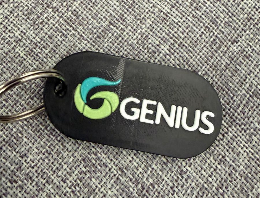 Portachiavi NFC Genius Key nero con logo colorato in rilievo